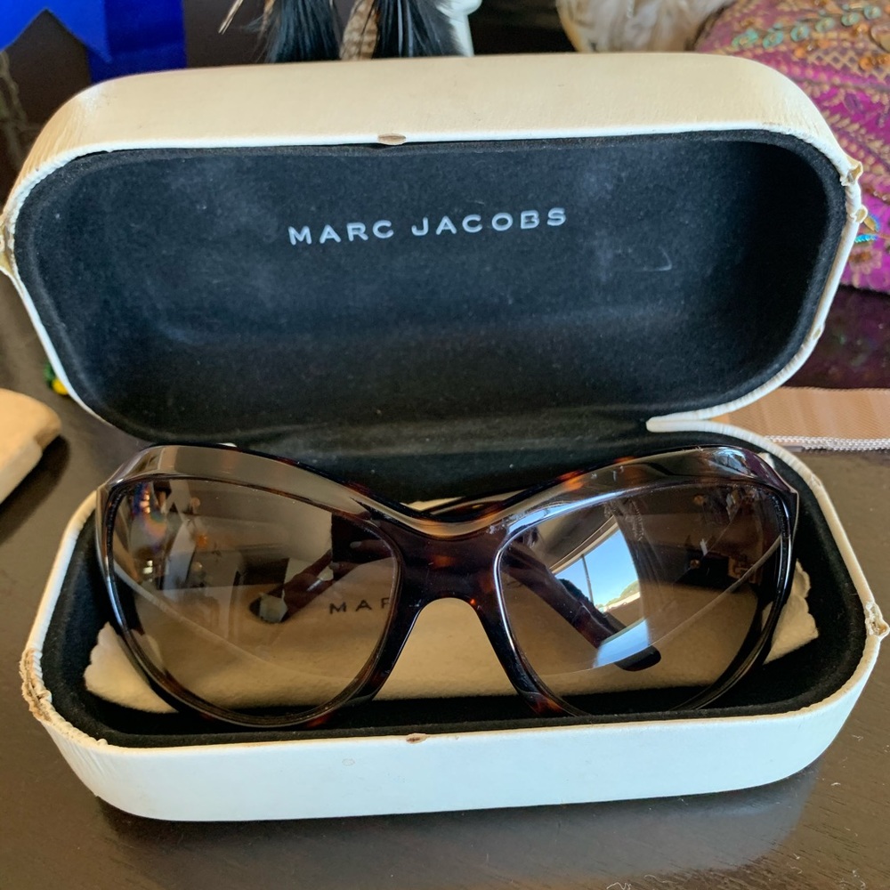 Marc Jacobs Gold Tortoise Sunglasses😎 - Picture 6 of 7